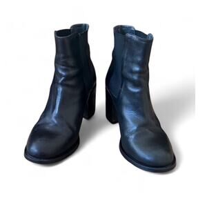 Black Leather JONAK Chelsea Boots 38
